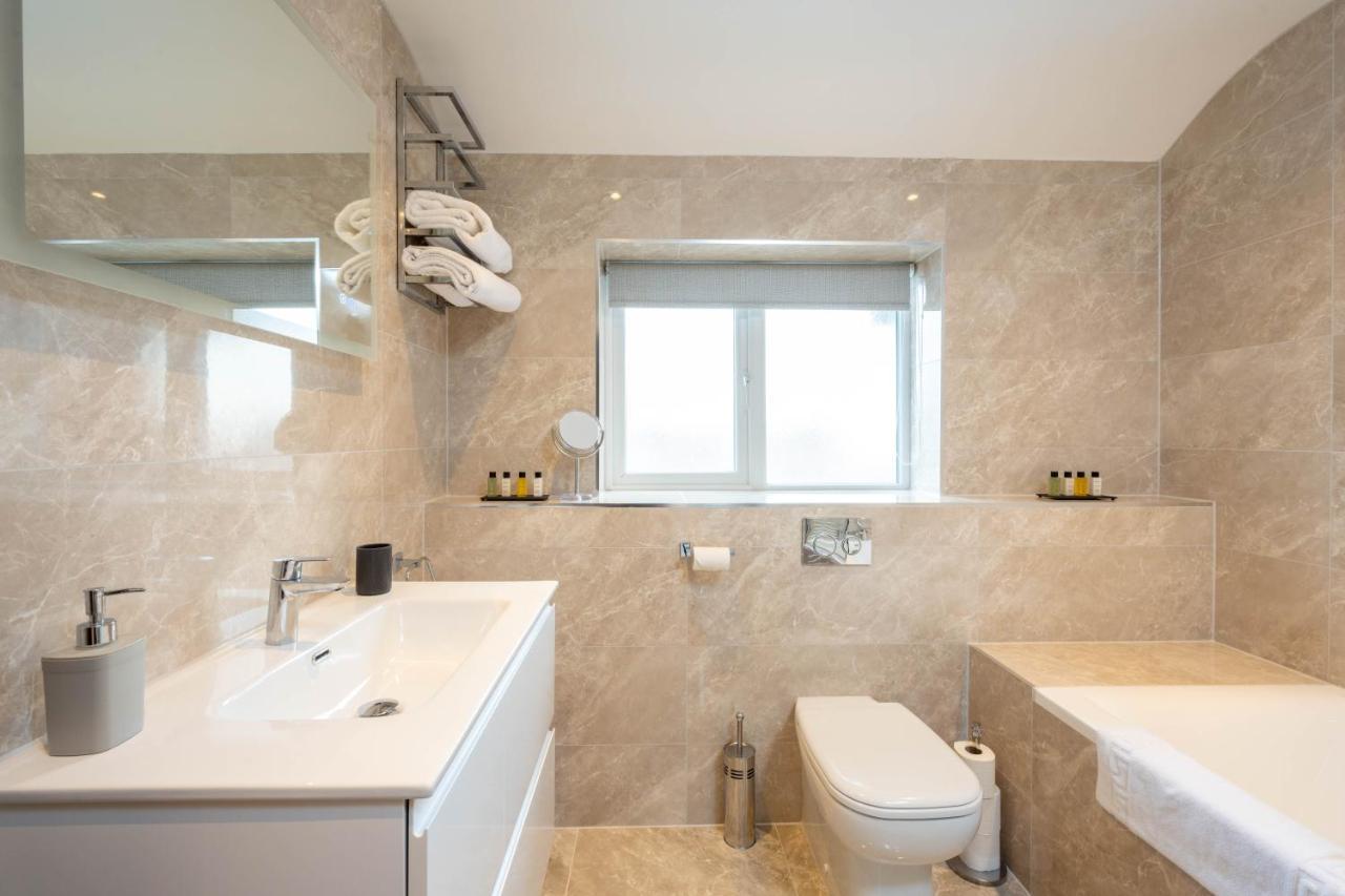The Oaklands - Luxury Spacious 6-Bed, Near Solihull, Birmingham City, Jlr, Nec, Airport, Resorts World, Hs2 Eksteriør bilde